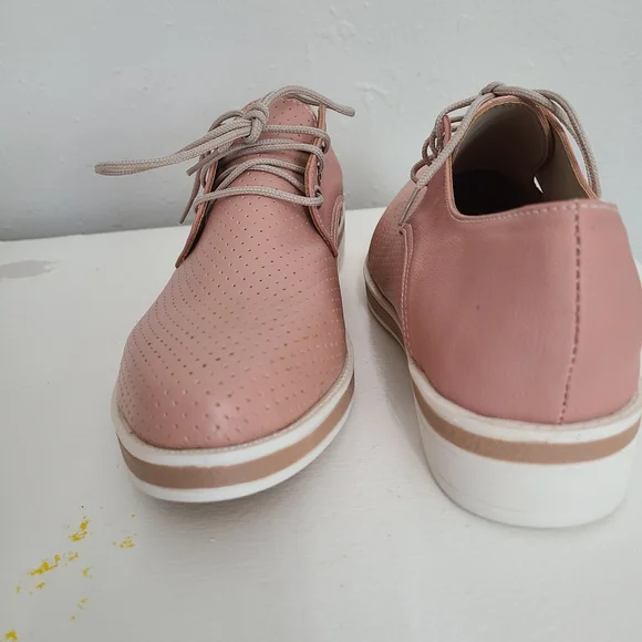 Pink Oxfords size 8 - Picture 8 of 8